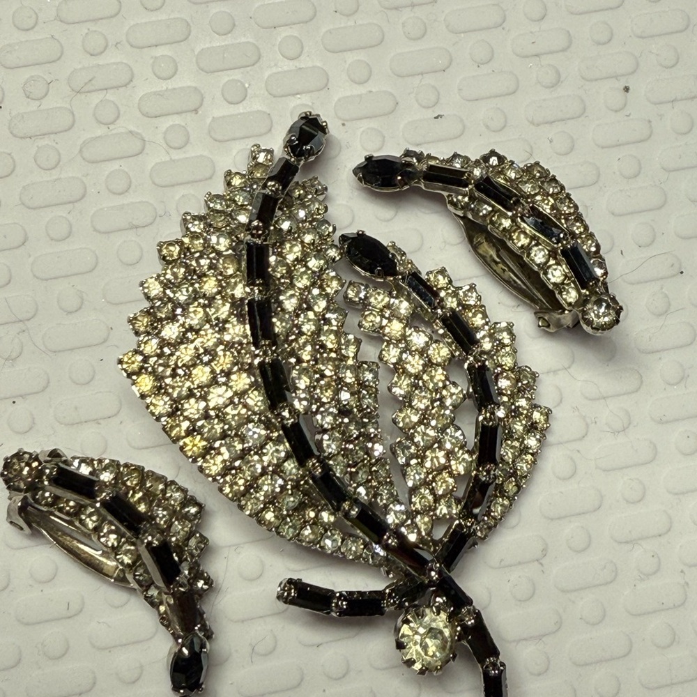 Elegant Silver and Black Crystal Jewelry Set